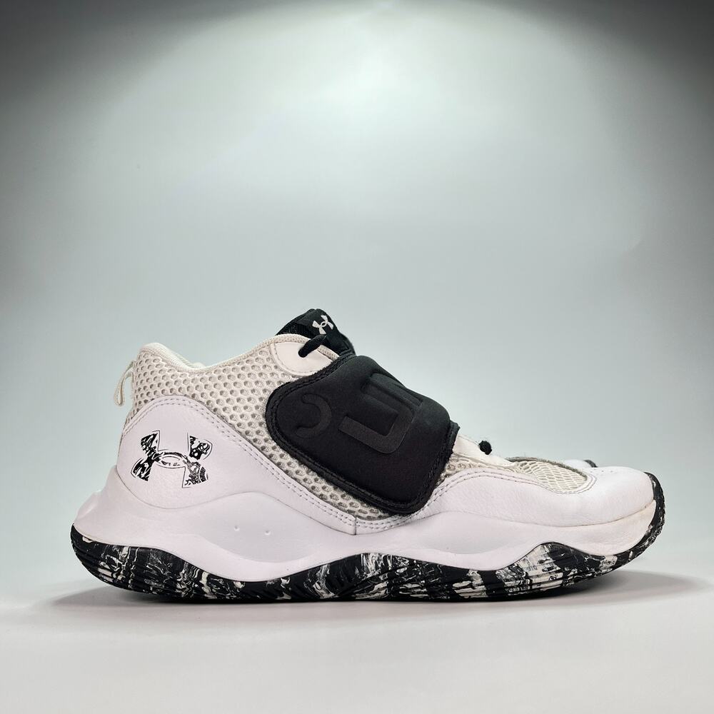 Under Armour Zone BB 2 White Atlethic Basketball Shoes 3026637-101 Youth Size 7Y
